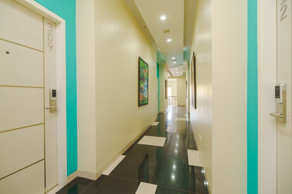 RedDoorz Plus @ Point Phila Cihampelas 24/50
