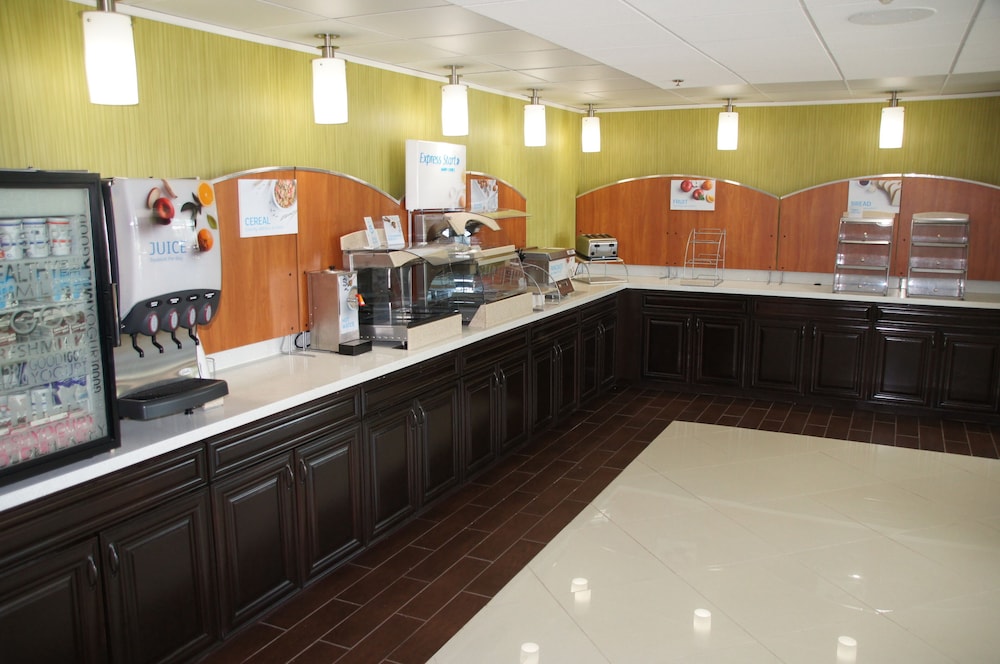Elimwood Hotel, A Ramada by Wyndham 44/64