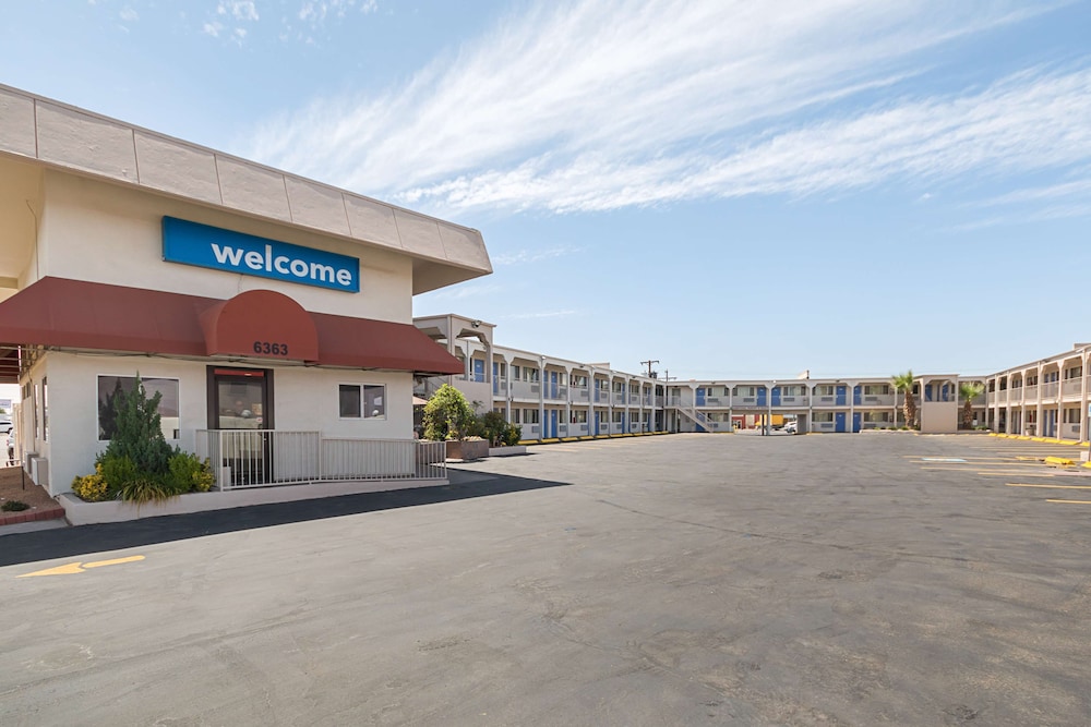 Motel6 El Paso, TX - Airport - Fort Bliss 8/44