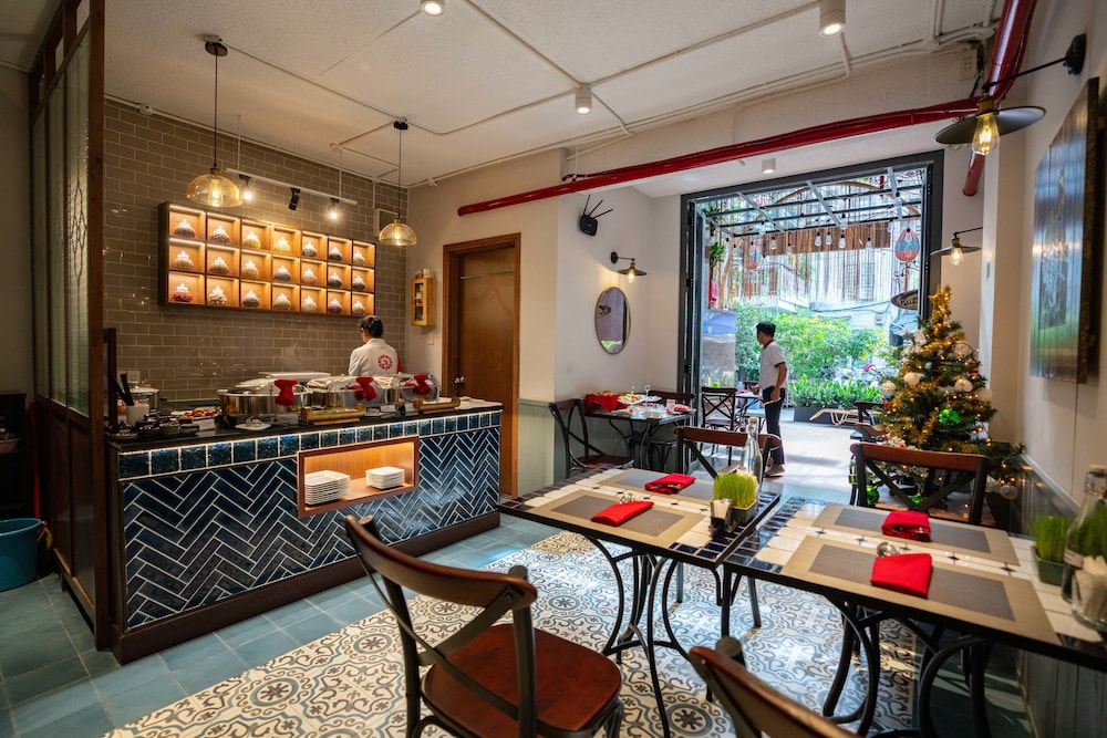 LITTLE SAIGON BOUTIQUE HOTEL 64/70