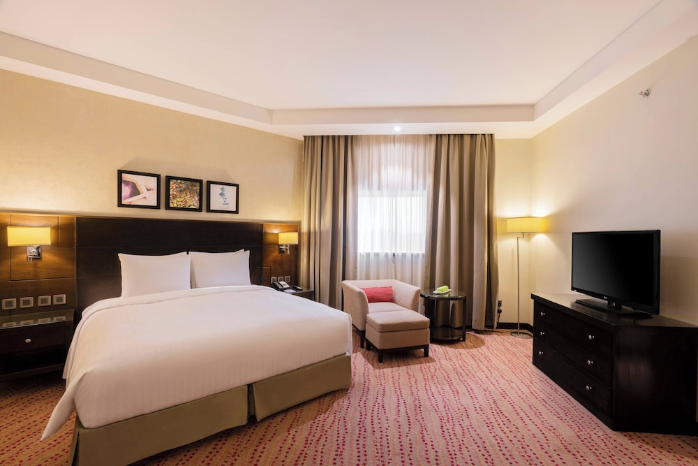 1 Bedroom, Suite, King Bed, City View, Sofa