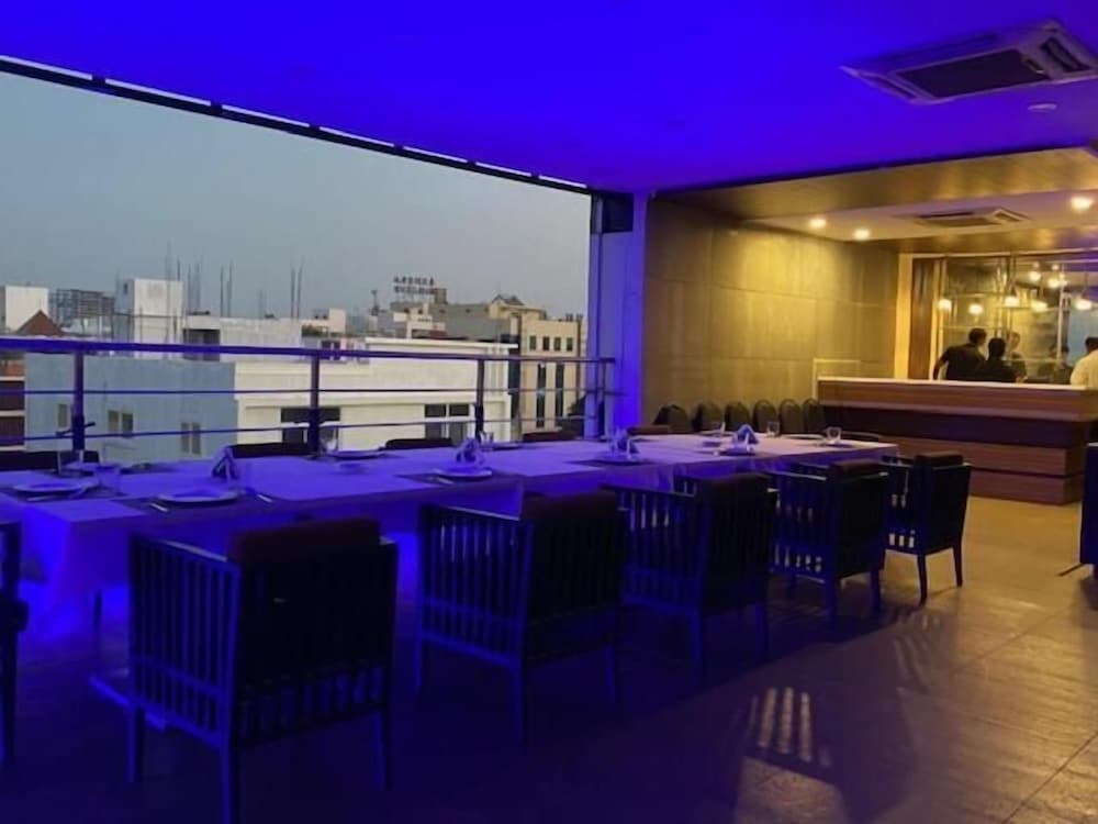 Ebony Boutique Hotel 40/50