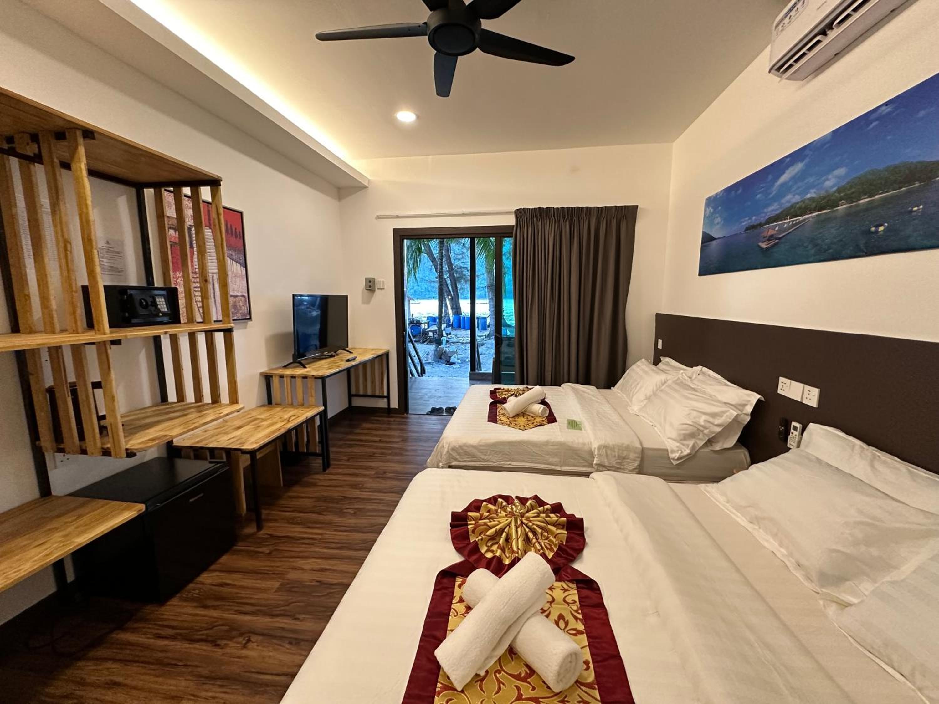 Suite, 2 Queen Beds, Sea Front