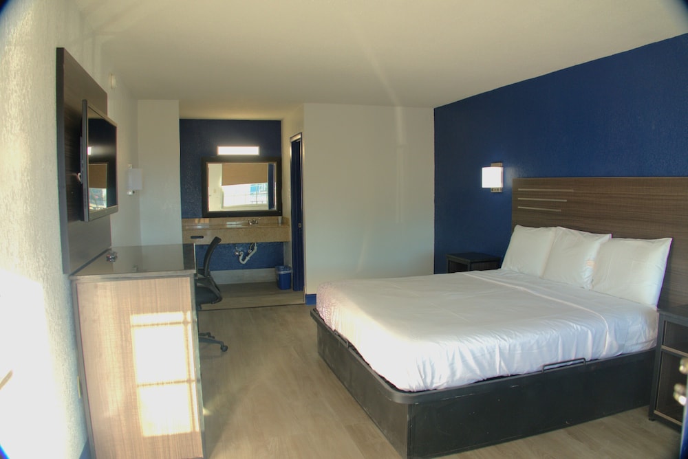 ROOM, KING BED, SMOKING