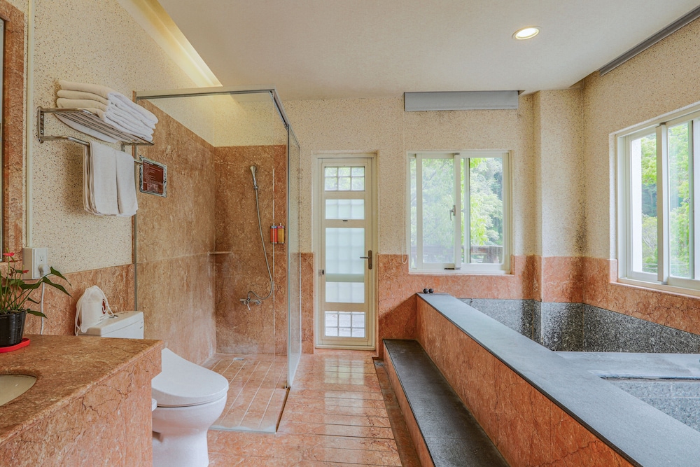 Sunrise Hot Spring Hotel 47/50