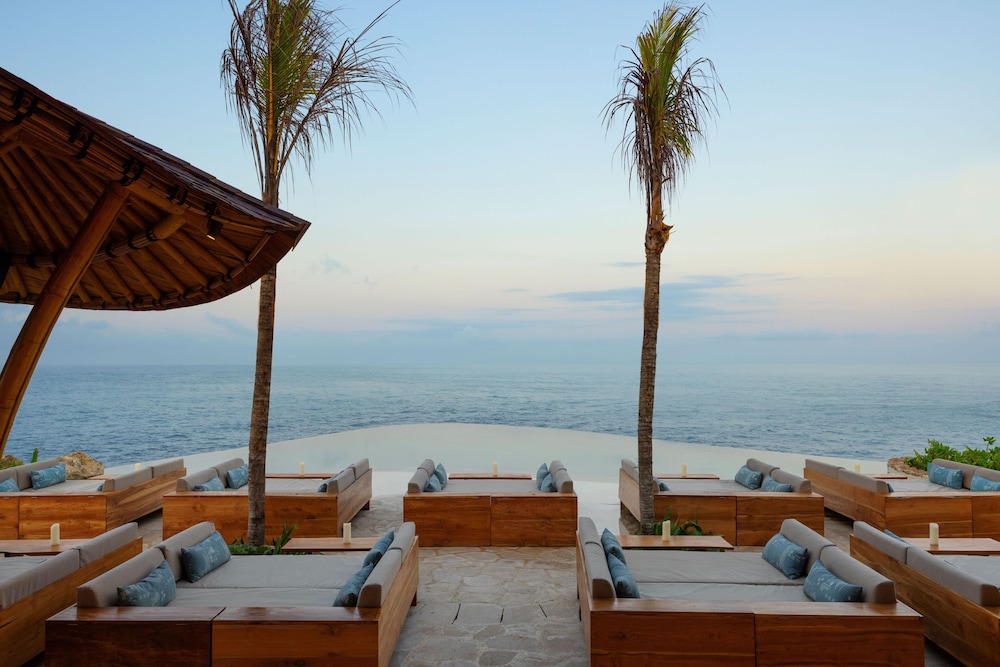 ARNA Suites and Ocean Lounge 36/46