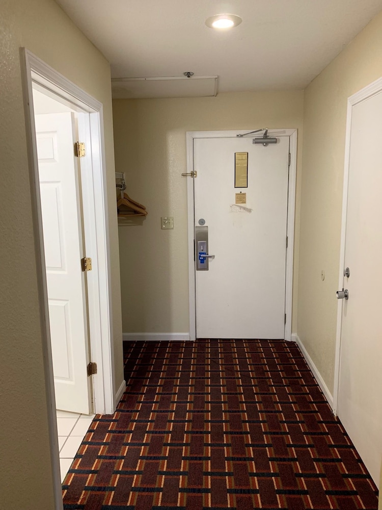 Ozark Inn & Suites 5/27