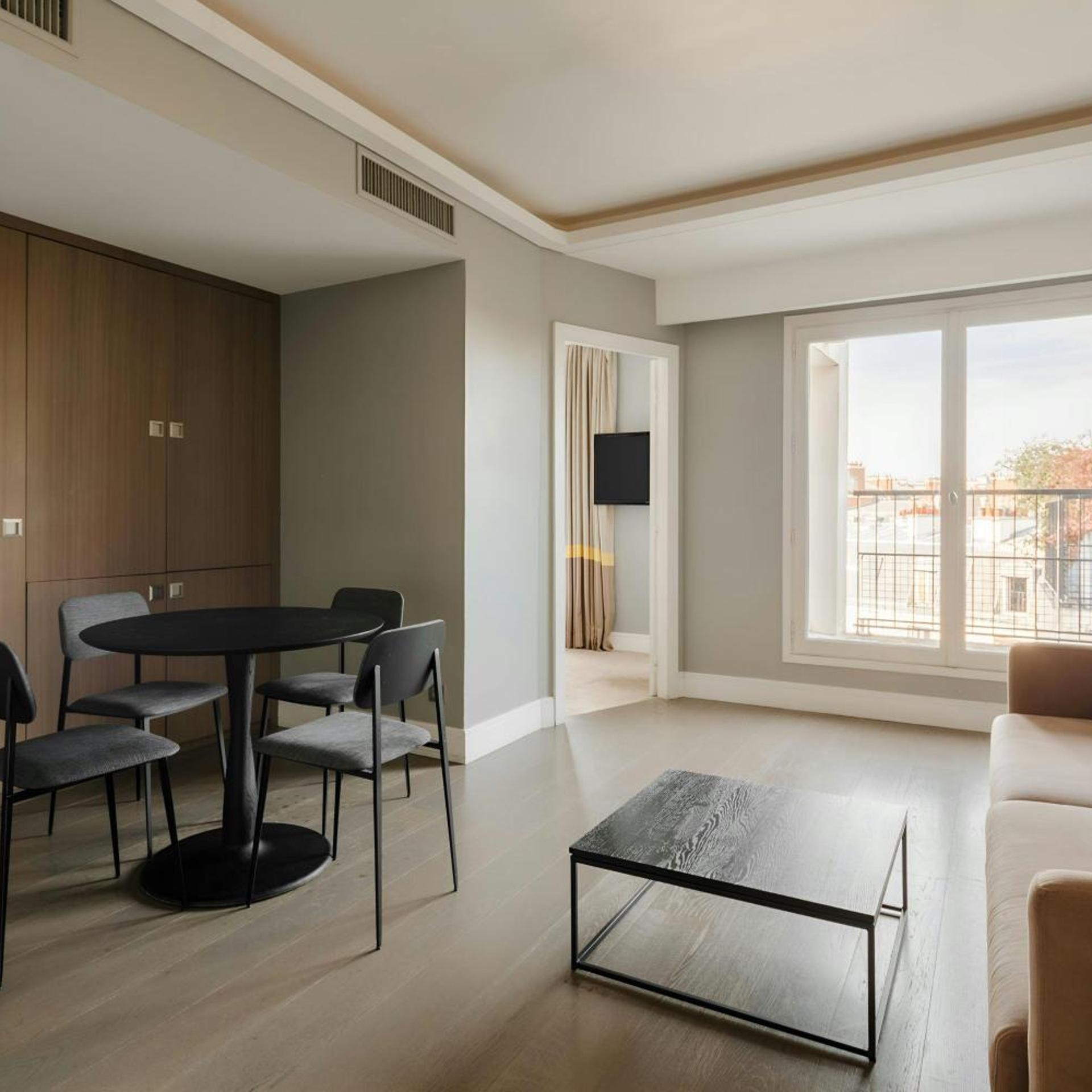 جناح بسرير كينج بشرفة بمطبخ صغير، L Edmond Hotel Parc Monceau 5/6