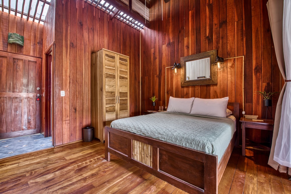 Ocean, Queen Bed