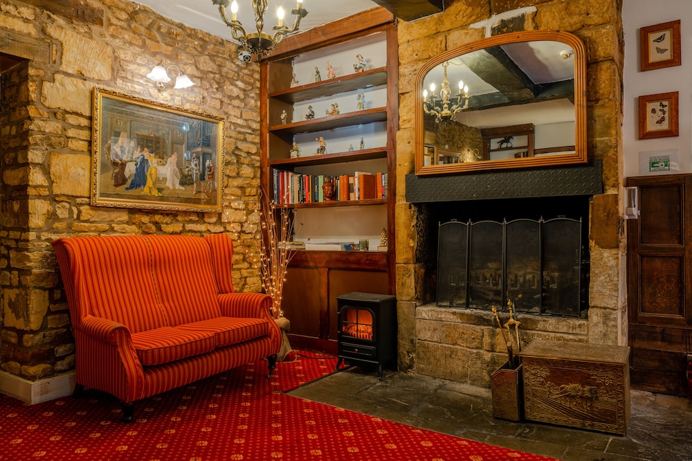 The Crown Hotel 28/47