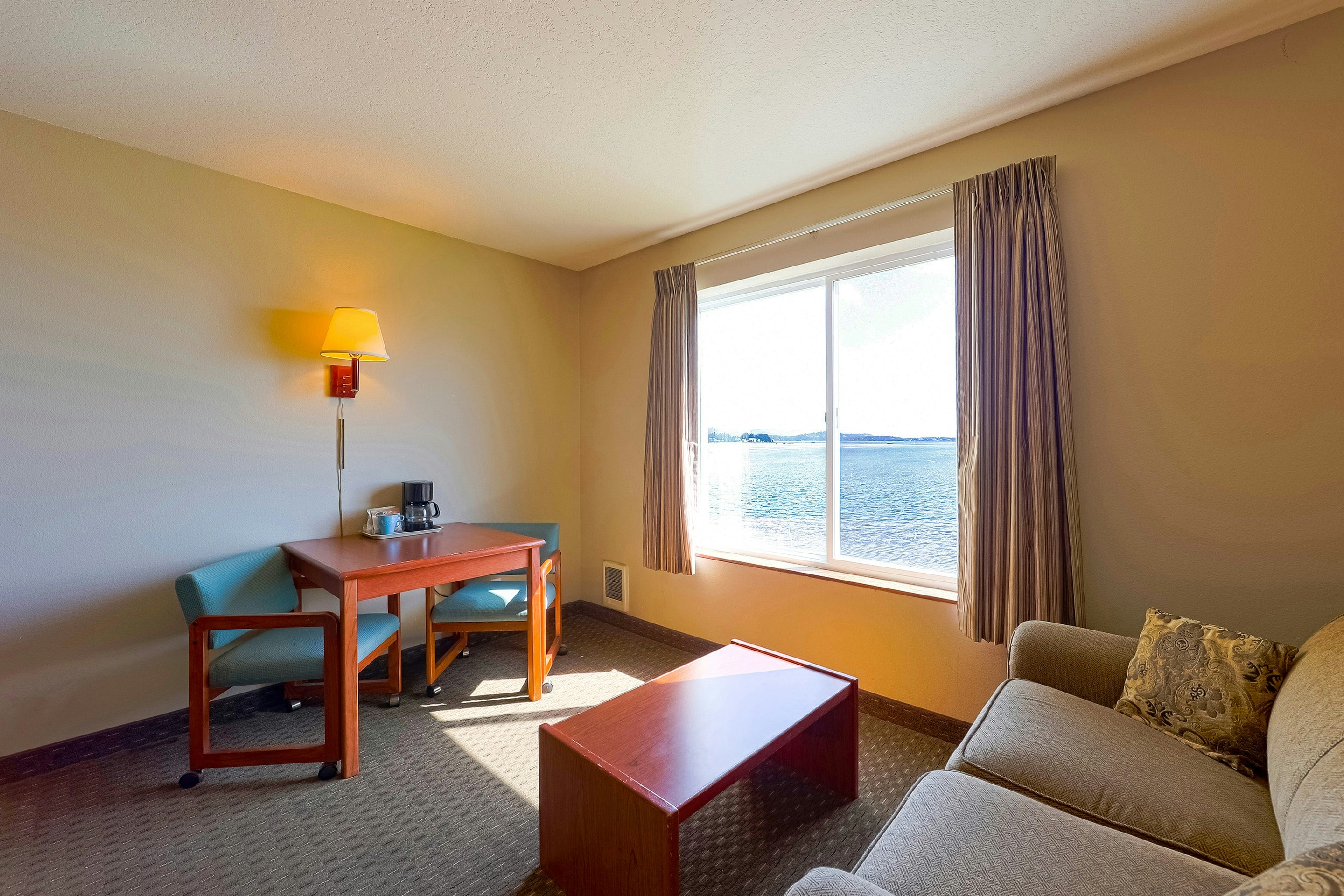 Siletz Bay Beachfront Hotel by OYO Lincoln City 52/71