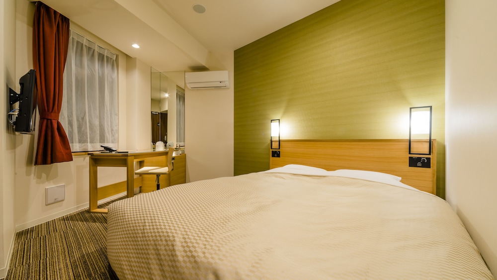 SUPERIOR, SINGLE, KING BED