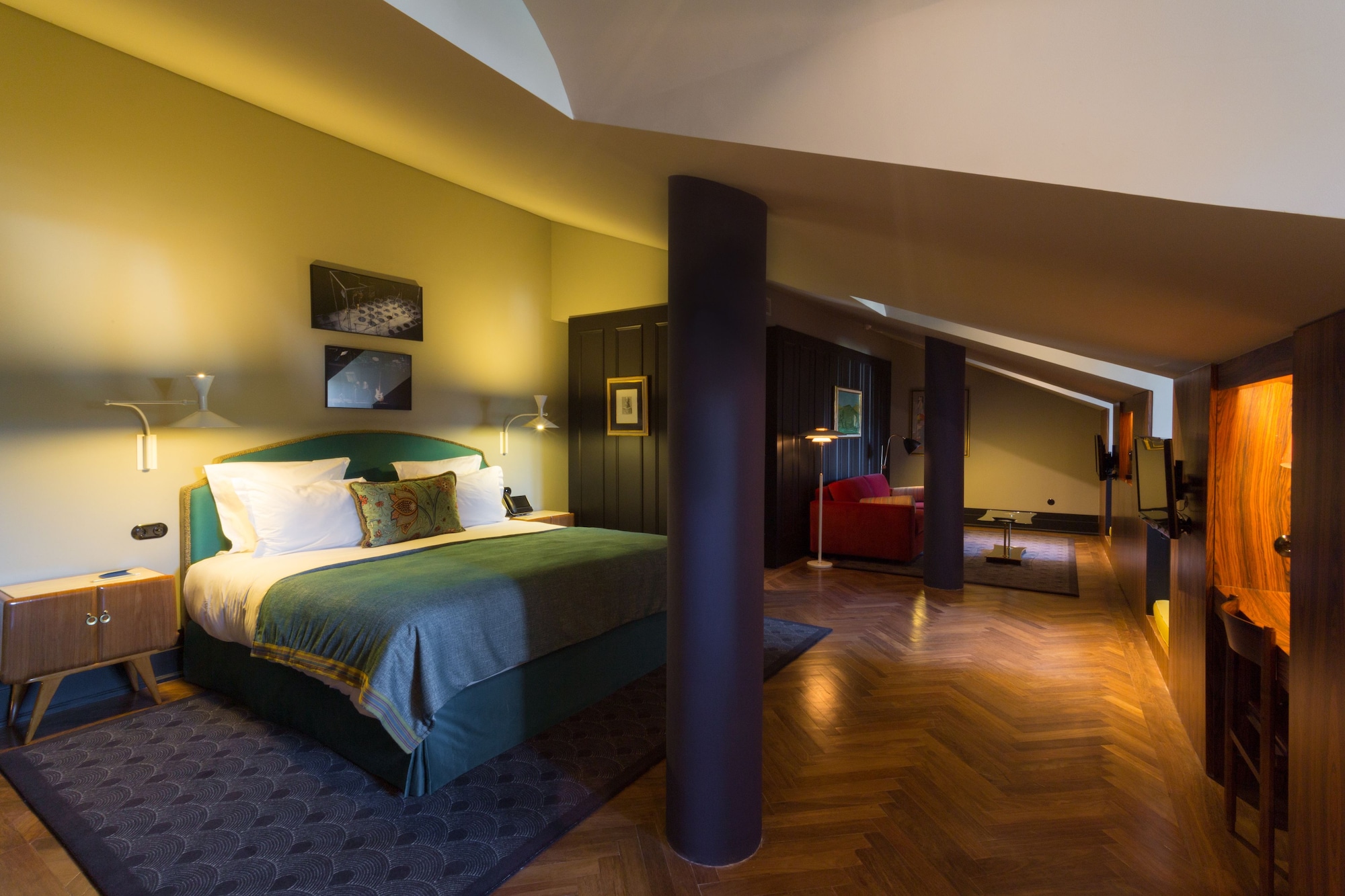 AVENIDA, SUITE