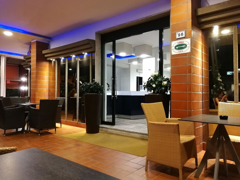 Hotel Diplomatic 19/34