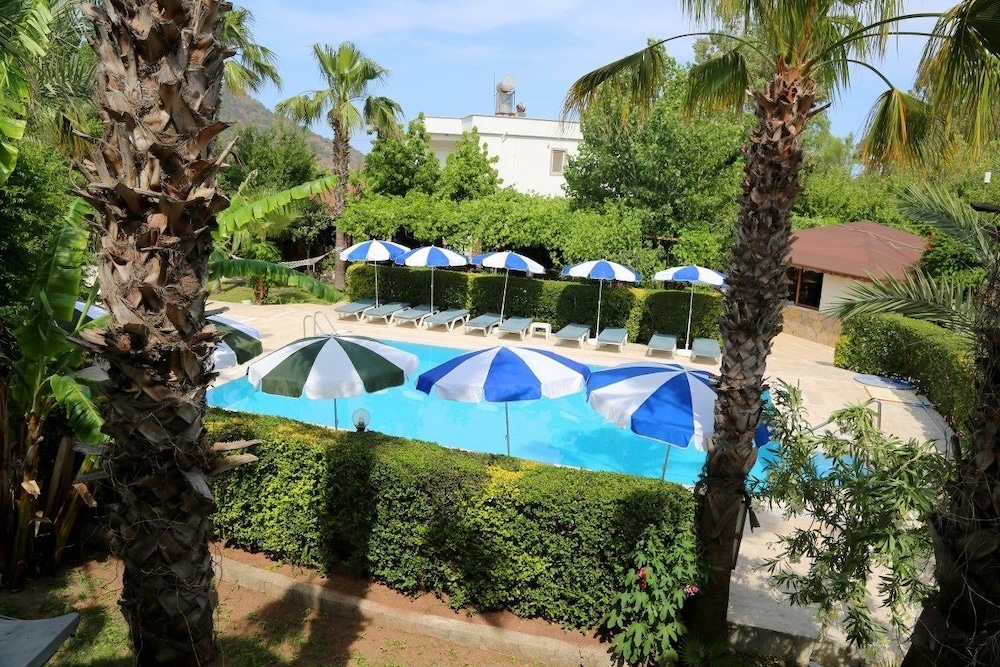 Arkadas Hotel 11/33