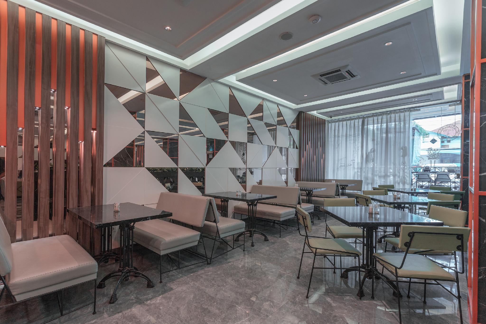 Versa Hotel Bekasi 23/23