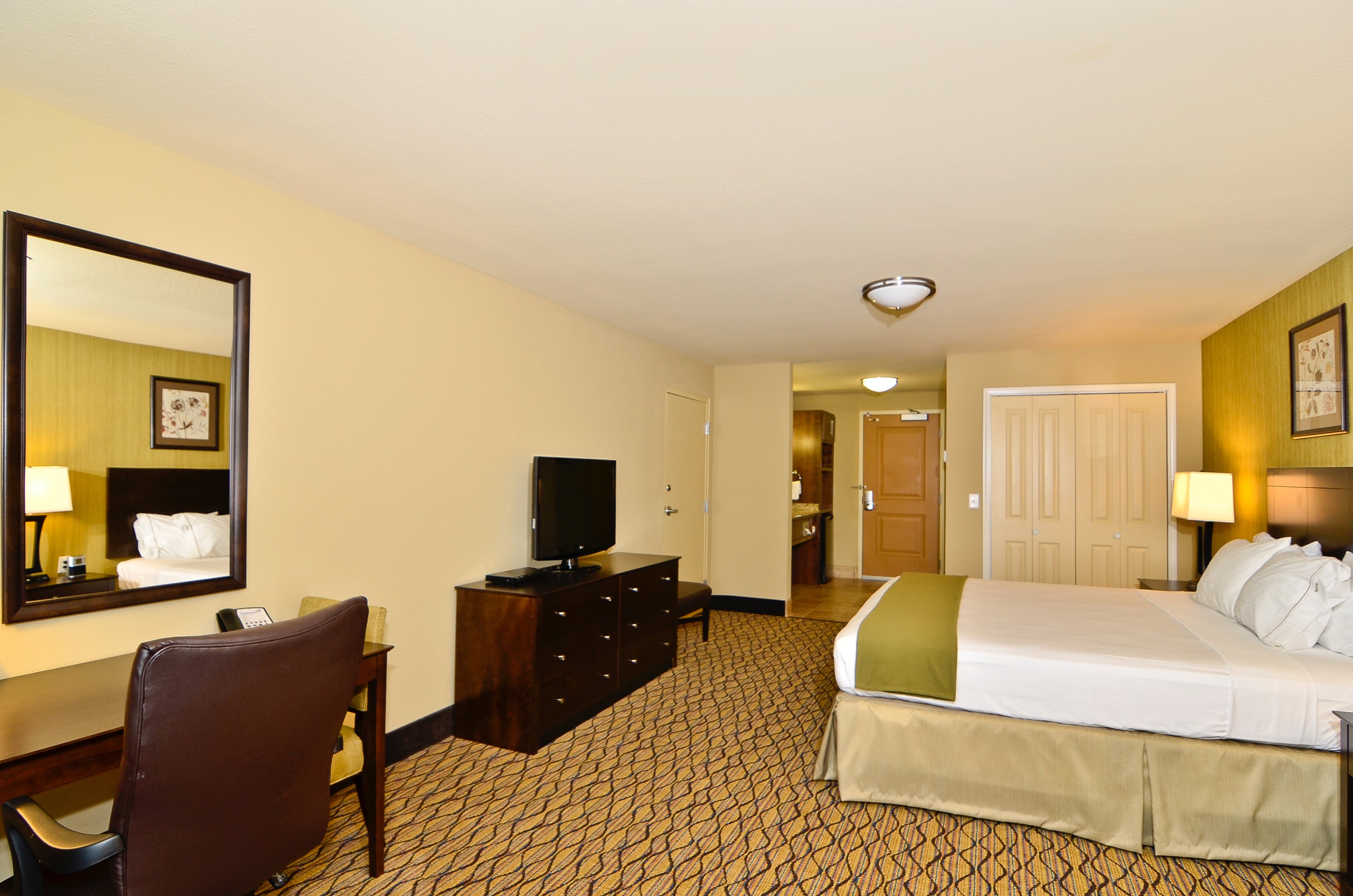 Holiday Inn Express And Suites Williston 12/30