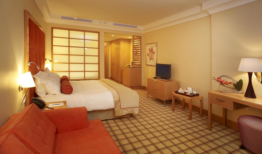 Sun City Hotel 9/50