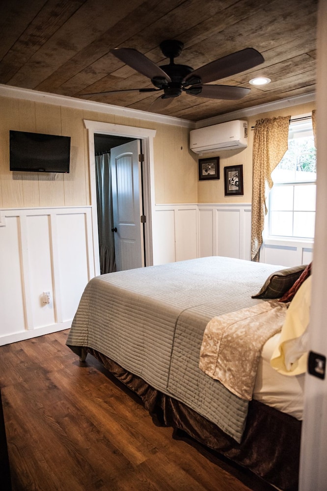 The Alexander at Creek Road 20/78