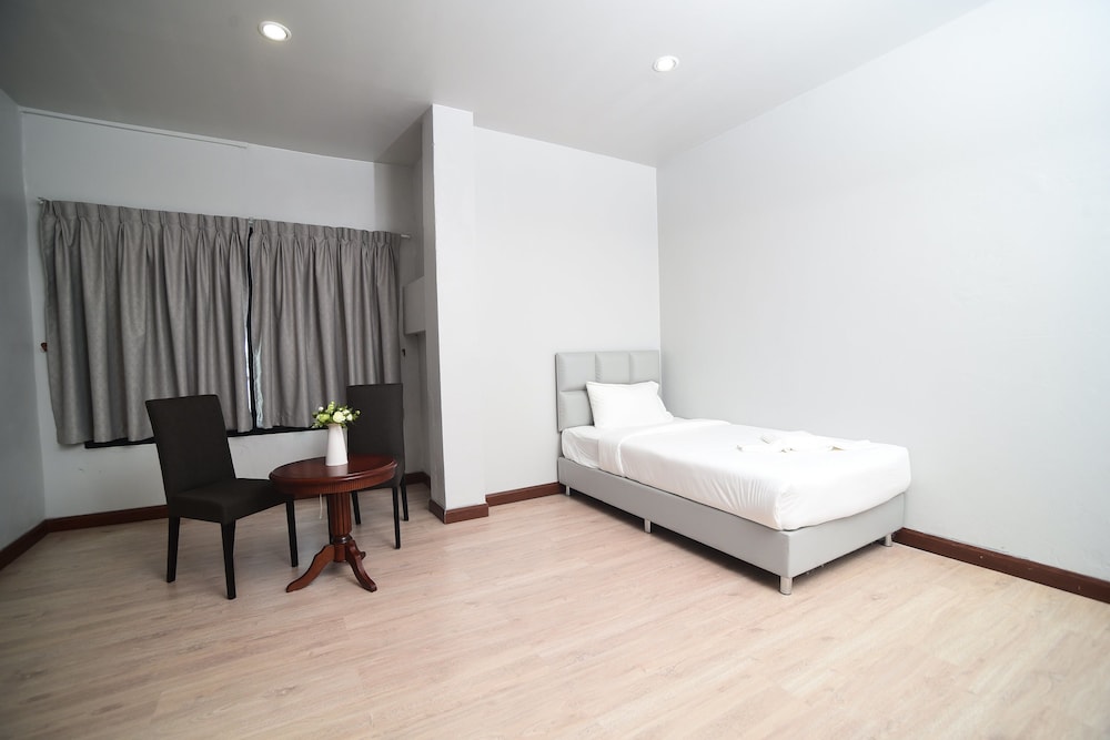 Chanthaburi Center Hotel 14/40