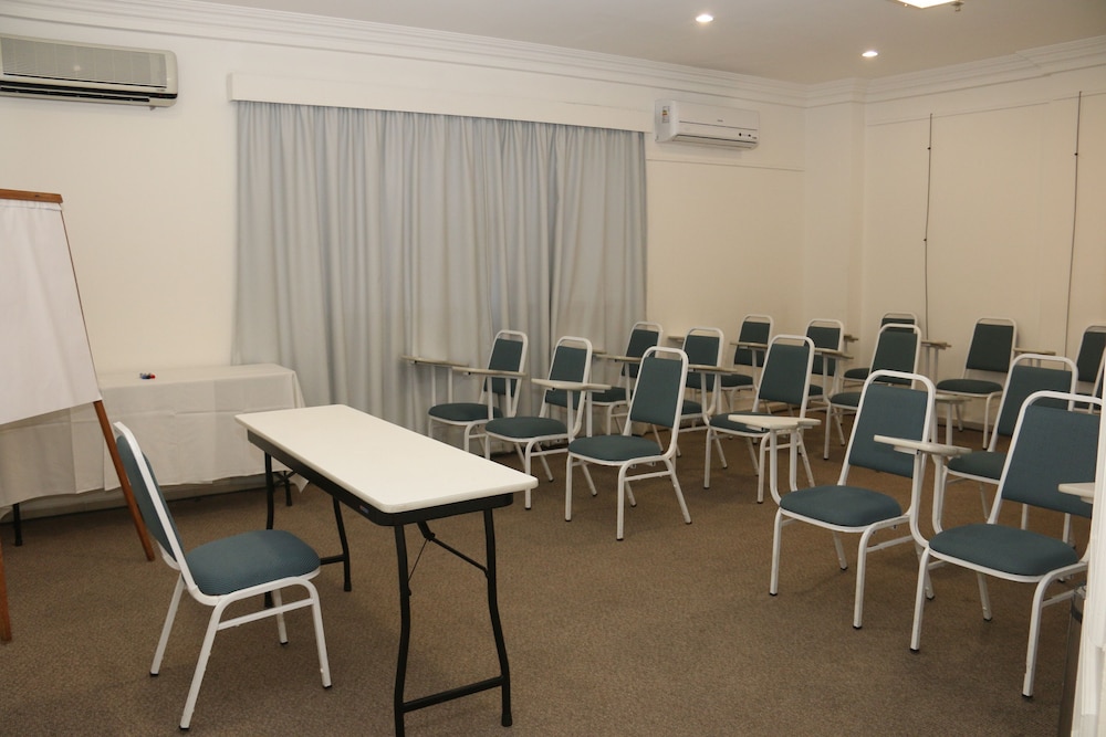 Vitoria Hotel Residence Newport 40/44
