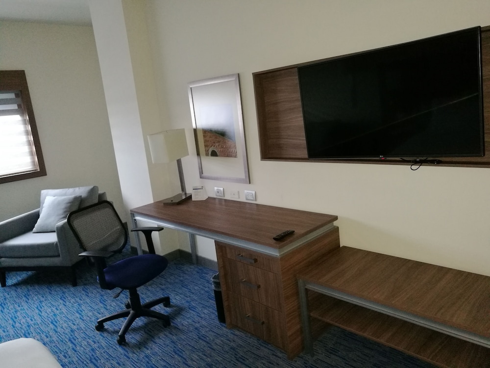 Holiday Inn Express And Suites Ciudad Obregon 64/77