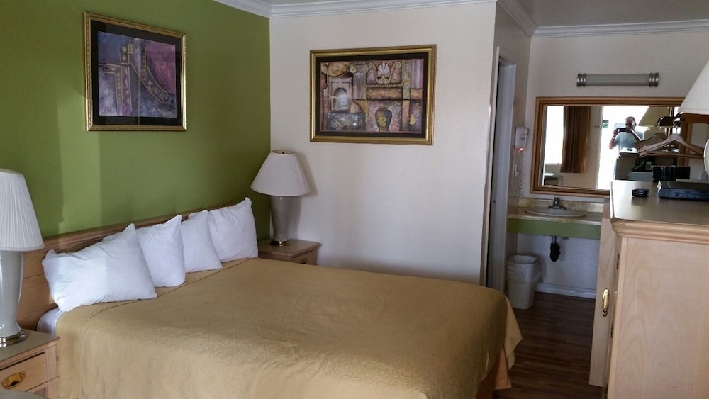 Kelseyville Motel 8/36
