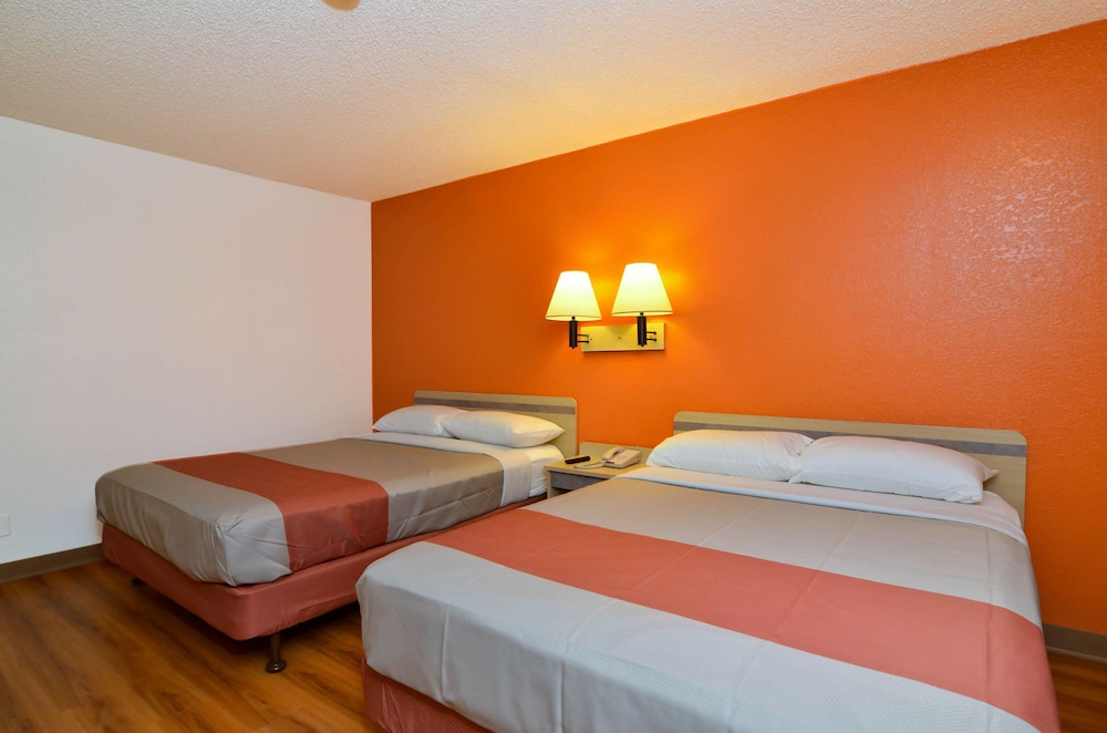 Motel6 North Palm Springs, CA - North 19/45