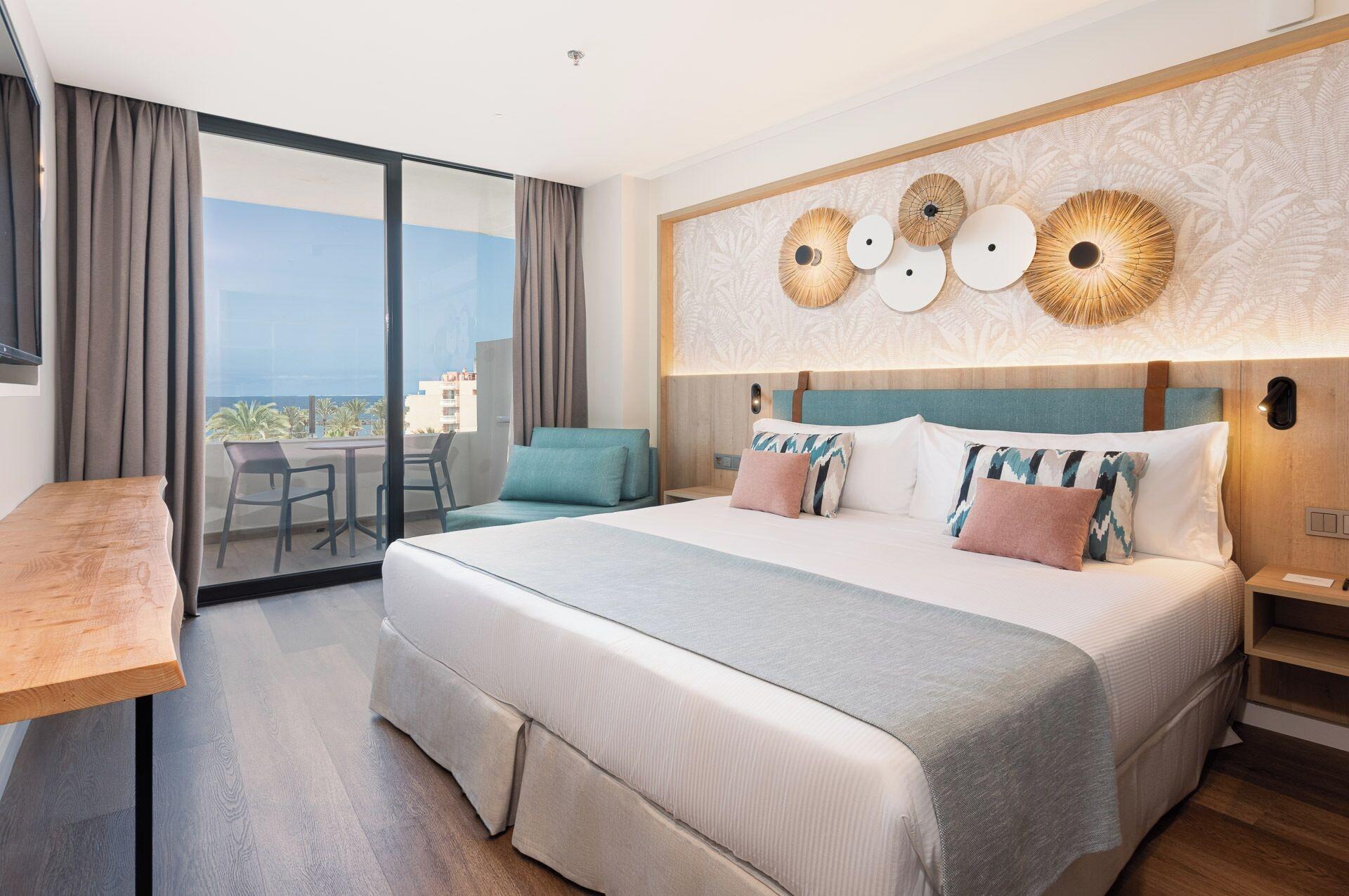 غرفة بسرير مزدوج بإطلالة على البحر، Mediterranean Palace 2/4