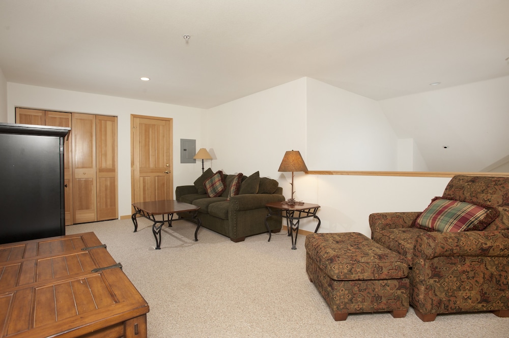 Gateway Mountain Lodge 48/75