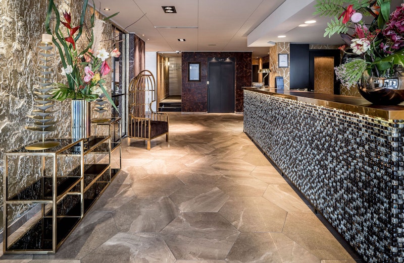 Alexander Hotel 4/25