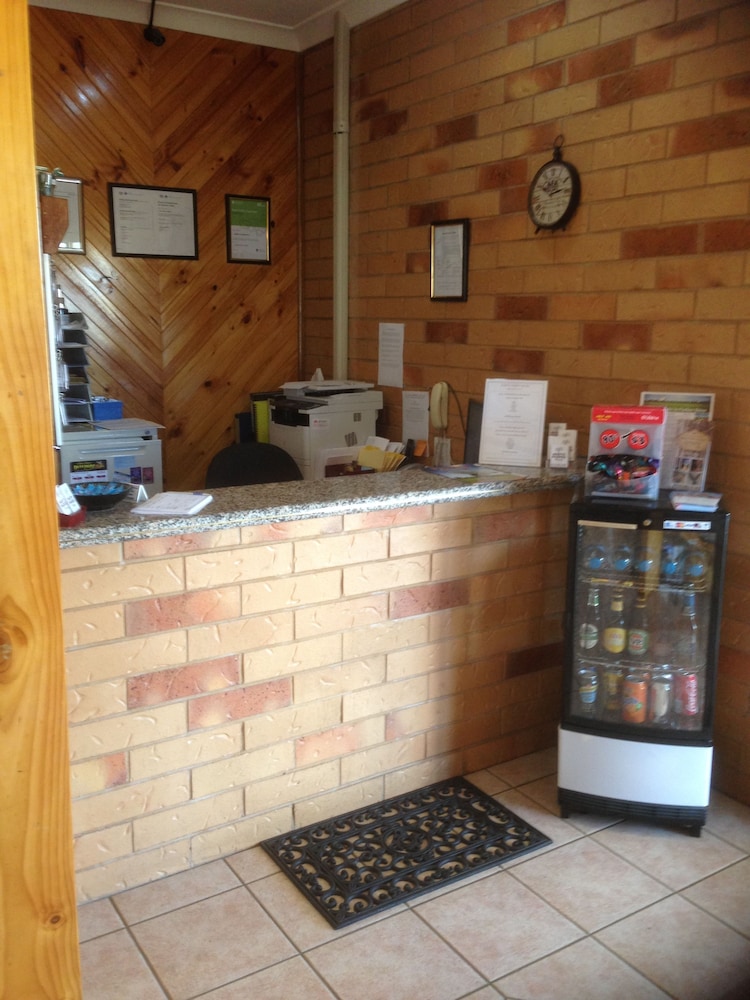 NORTH PARKES MOTEL 27/39