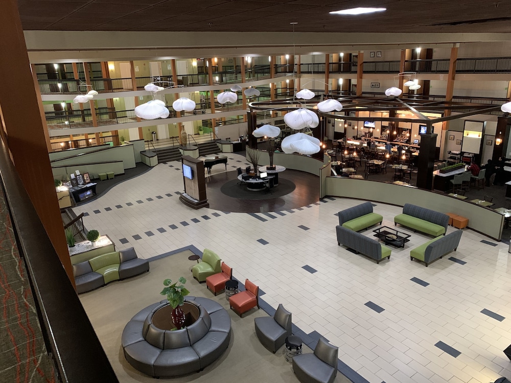 Clarion Hotel & Suites Conference Center Memphis Airport 22/31