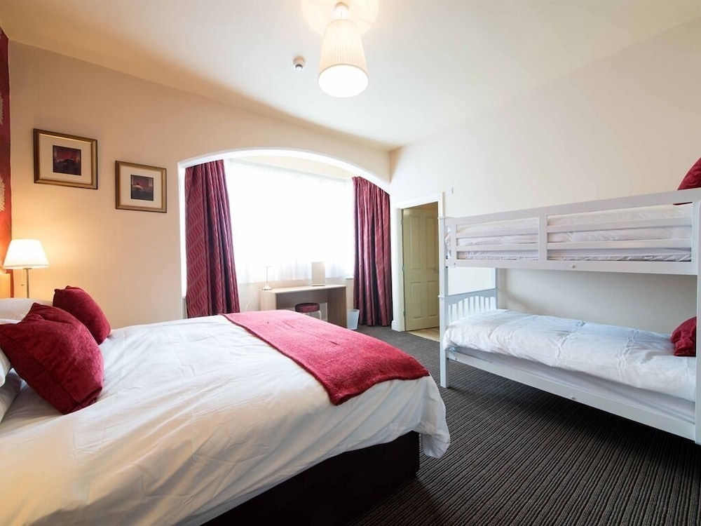 SUPERIOR, SUITE, PARTIAL SEA VIEW