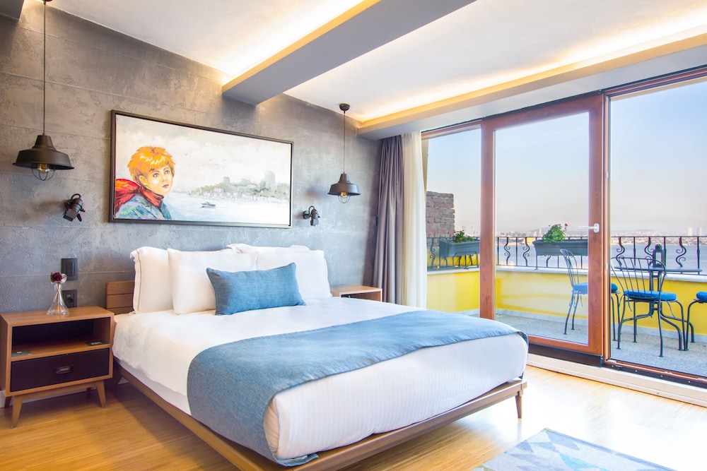 PRIME, BALCONY