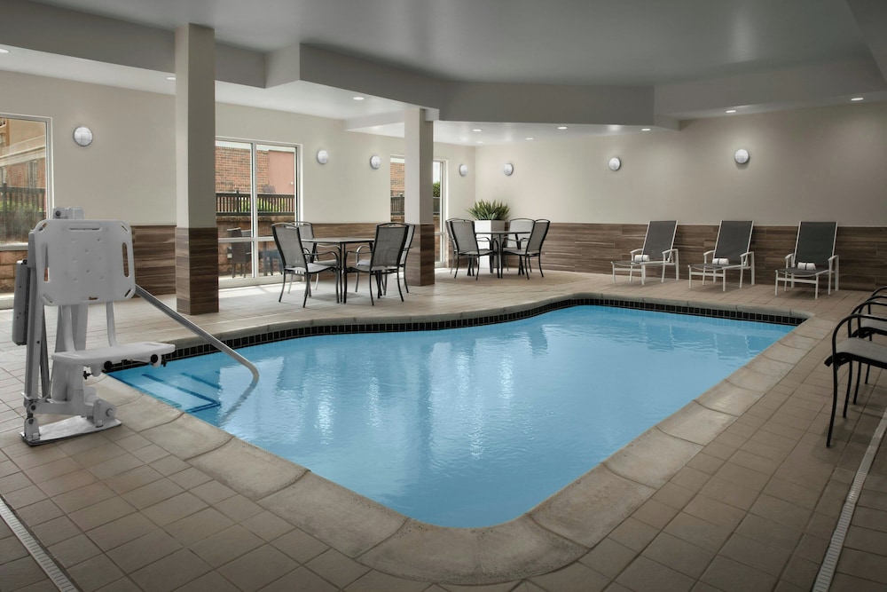 Fairfield Inn and Suites Rogers 27/56