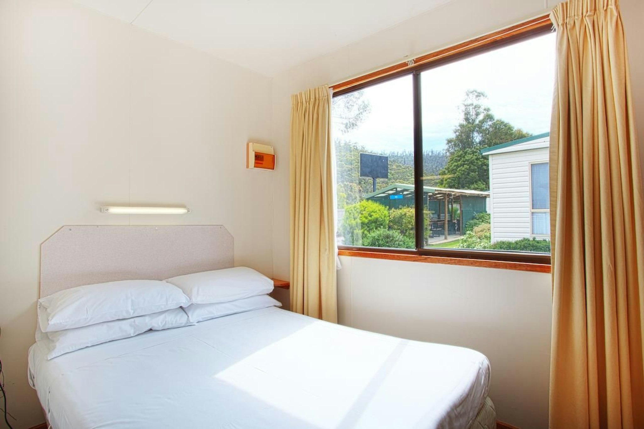Economy, Studio, Cabin