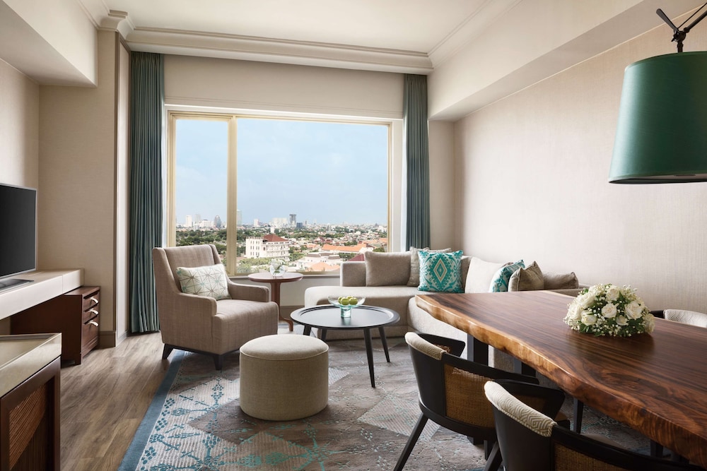 Shangri La Hotel Surabaya Kt 54/65
