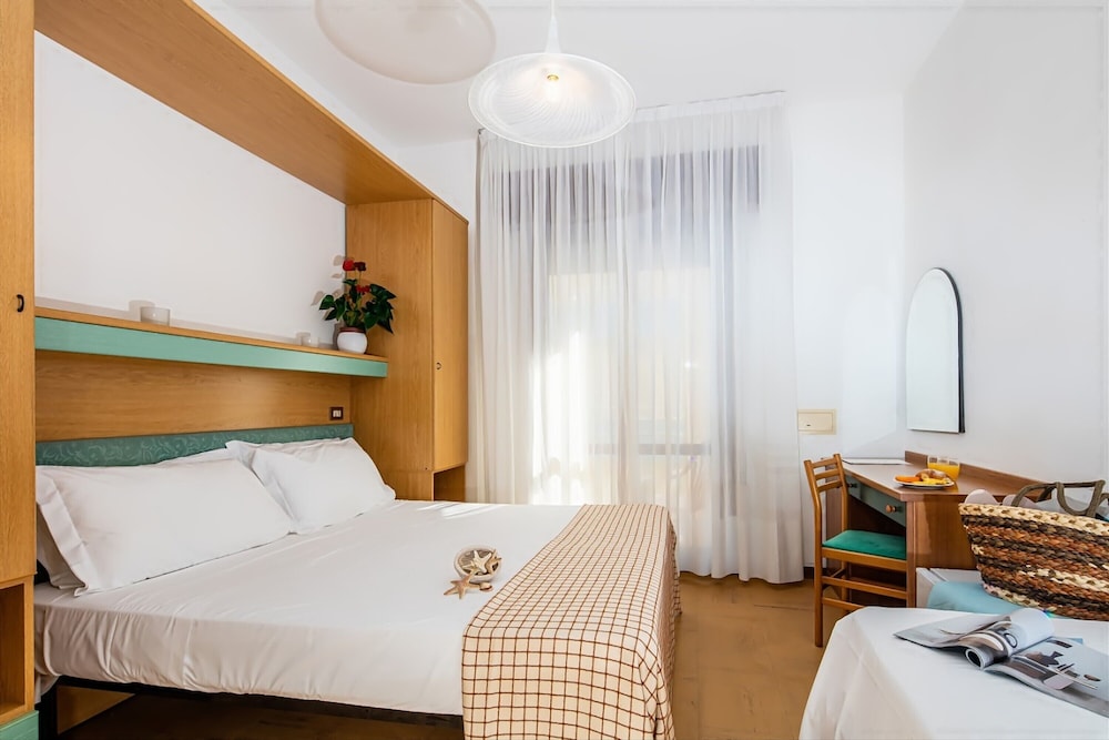 Astor Hotel 7/42