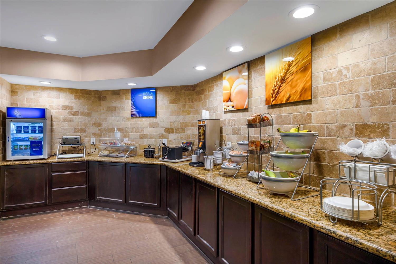 Comfort Suites North Dallas 28/31