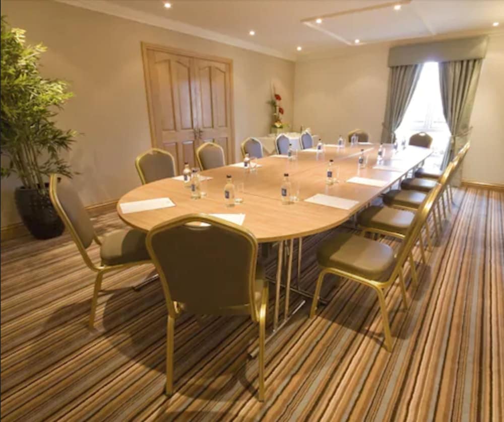 Bracken Court Hotel 51/60