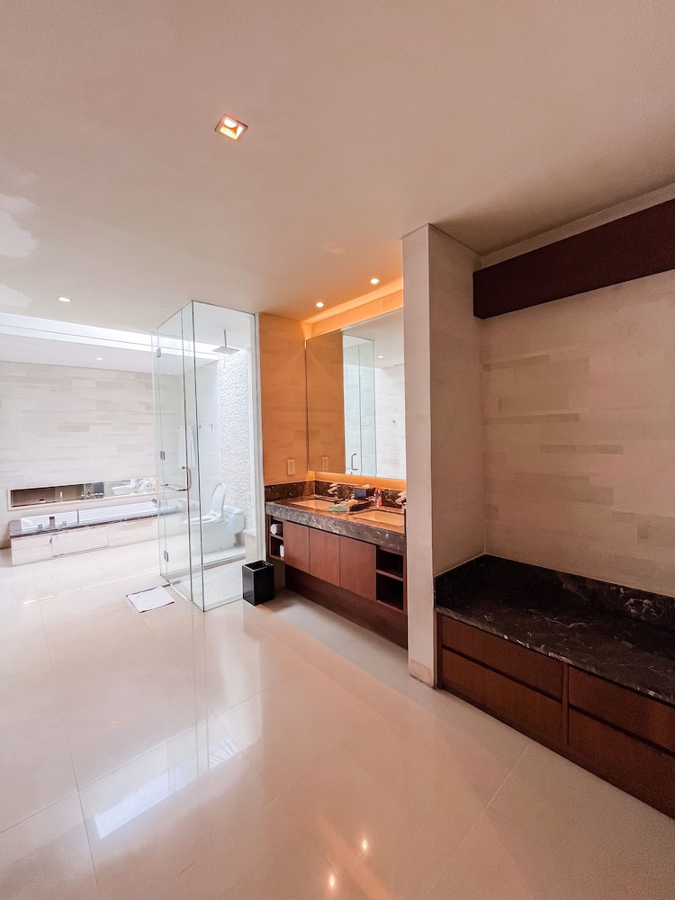 PRADHA VILLAS SEMINYAK 34/63