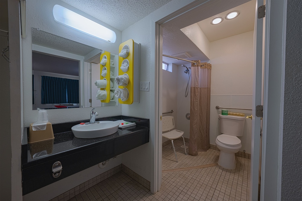 Travelodge Inn & Suites by Wyndham Saint Helens OR 37/37