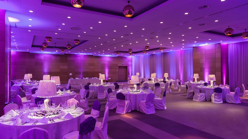 Ana Hotels Sport Poiana Brasov 29/33