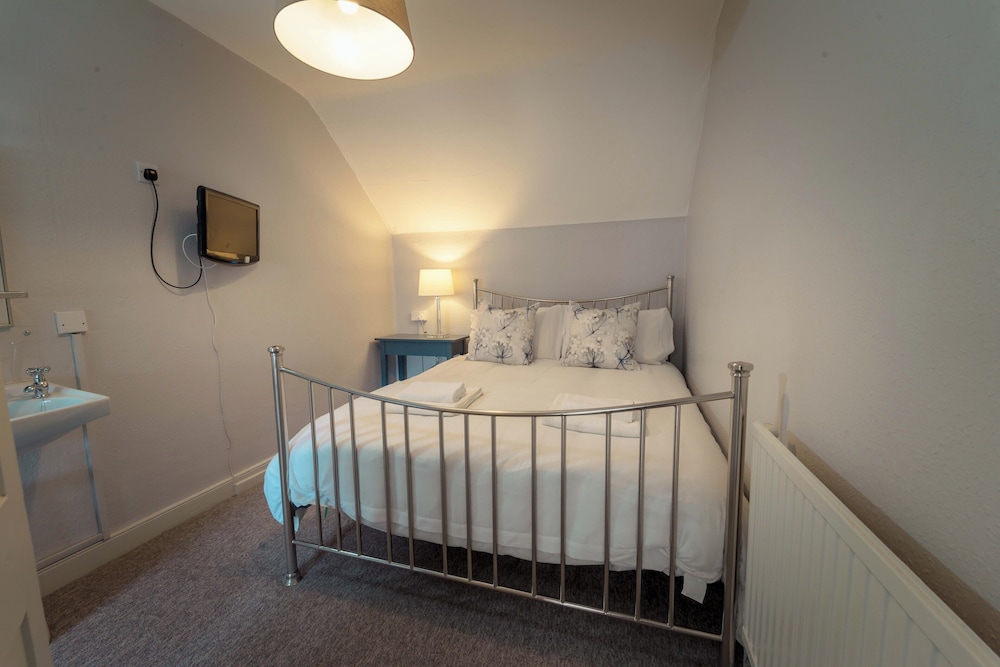 Room, King Bed, Shared Bathroom