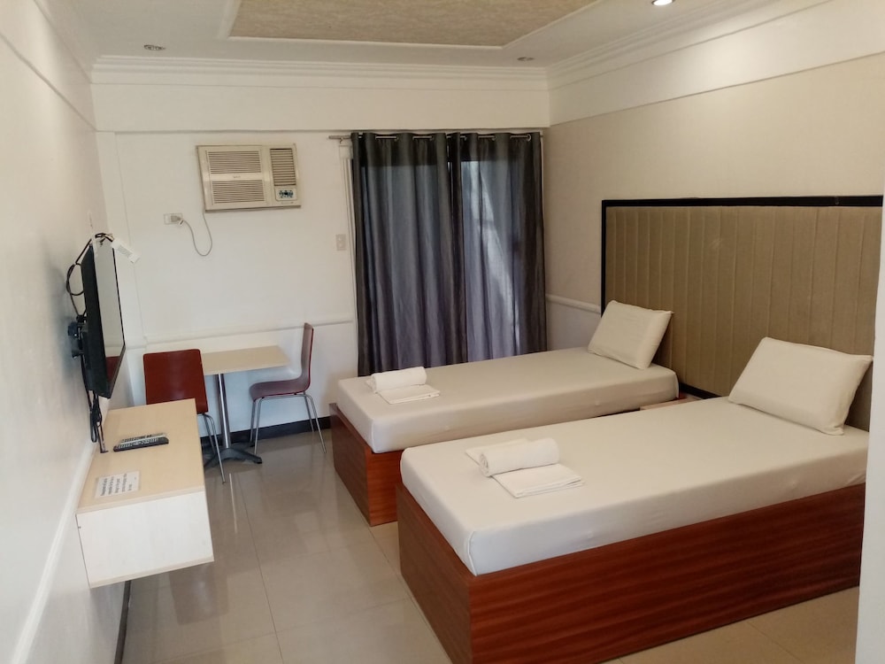 S&M Hotel 15/38