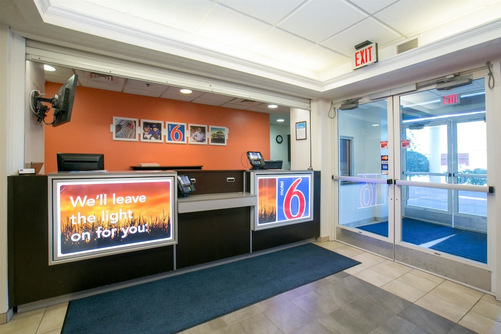 Motel6 Brooklyn Center, MN - Minneapolis 6/48