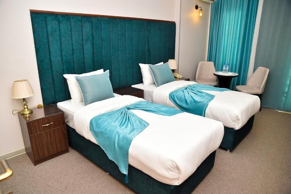 Karat Inn 17/50