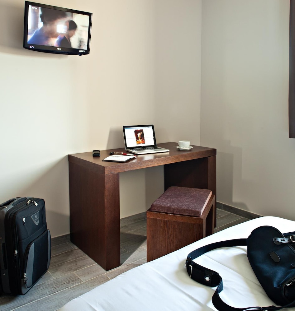 INTER HOTEL LE YA'TIS 34/48