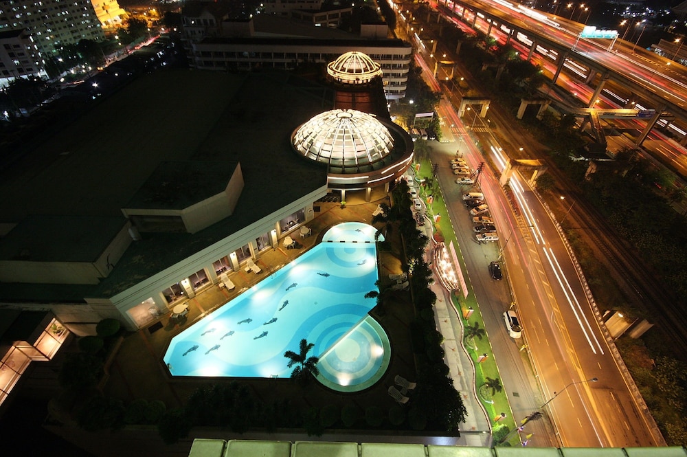 Miracle Grand Convention Hotel 4/48